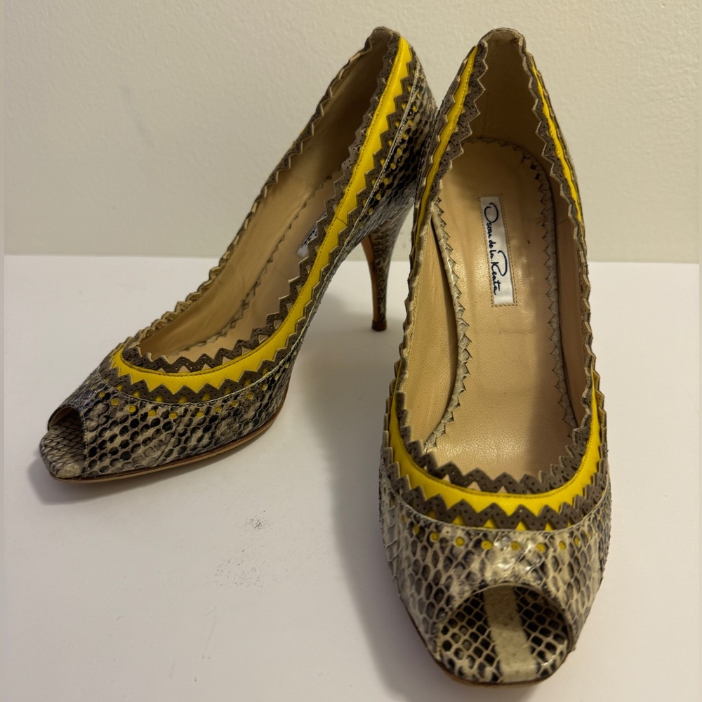 Oscar de la Renta Peep Toe Heels